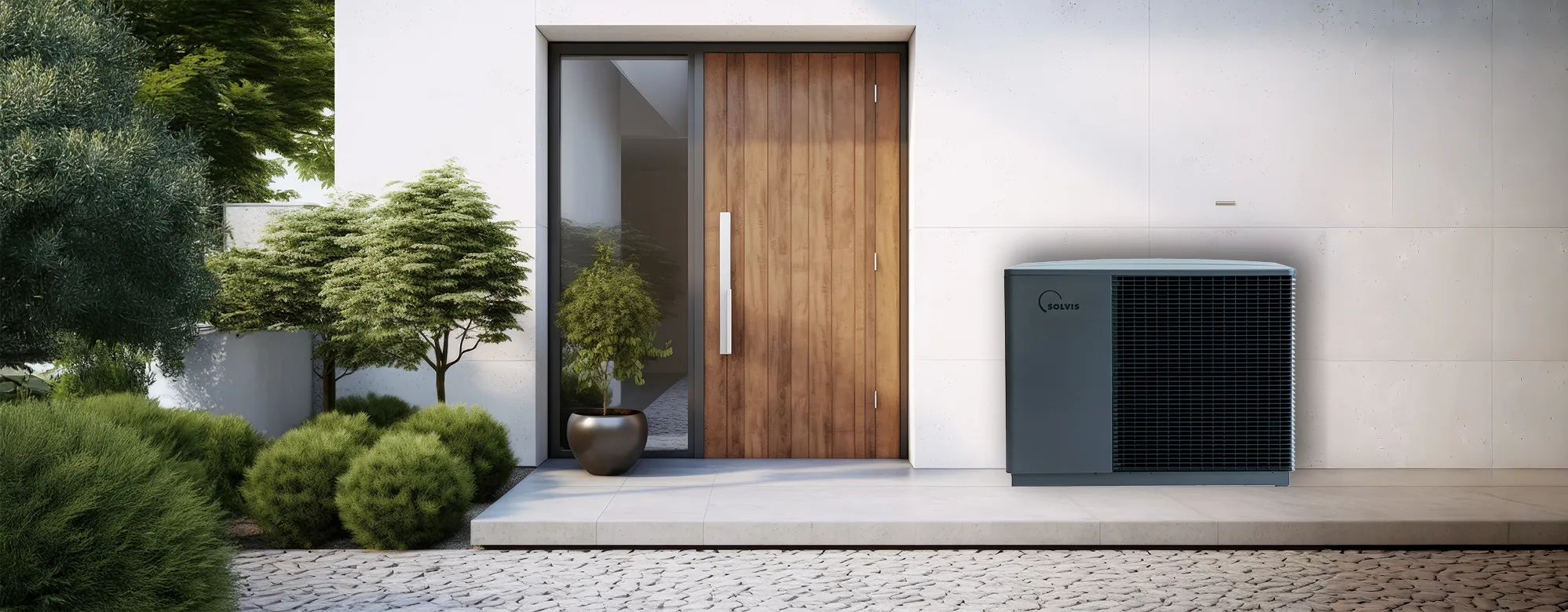 Wärmepumpe SolvisLea Premium von Solvis vor einem modernen Einfamilienhaus. 